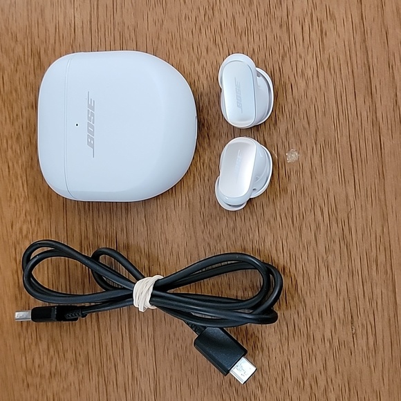 Bose Other - Bose QuietComfort Ultra (441408) Wireless Earbuds White Smoke